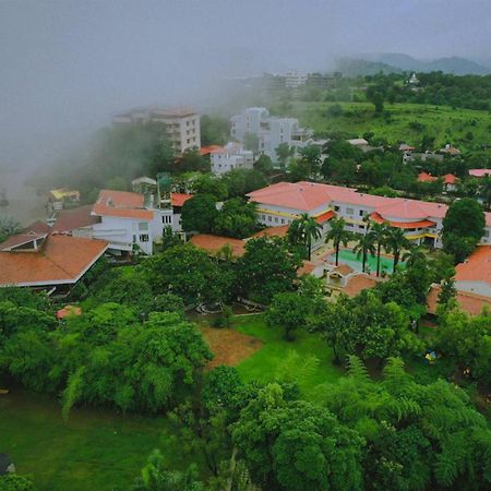 Manas Lifestyle Resort, Igatpuri Buitenkant foto